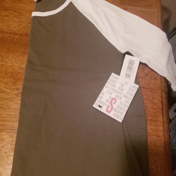 LulaRoe Julia - Picture 2 of 3